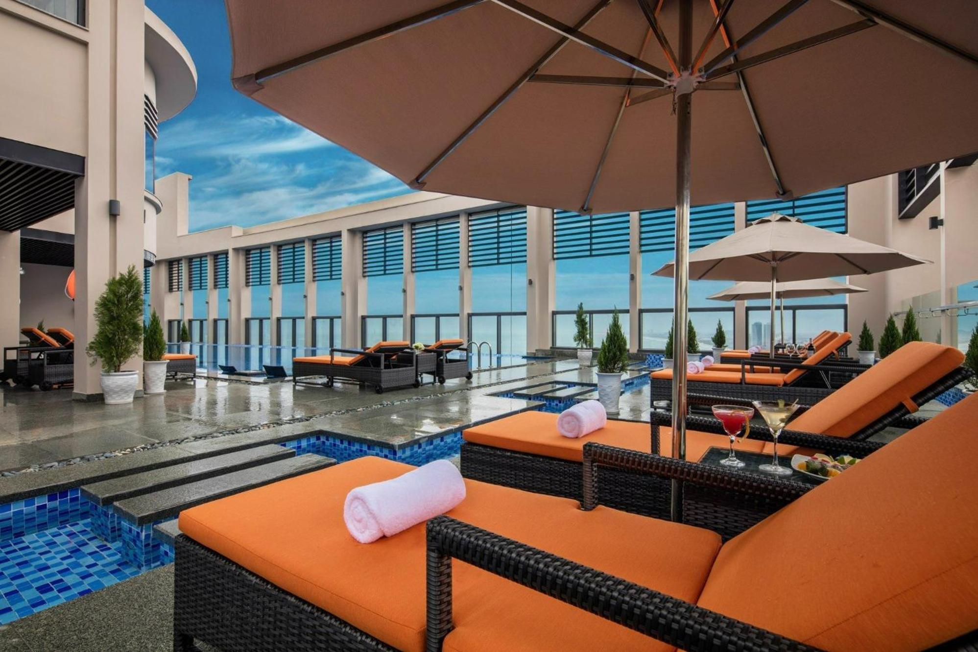 Luxury Apartment - Rooftop Swimming Pool - Beach Front - Hinata Apartment Da Nang Zewnętrze zdjęcie