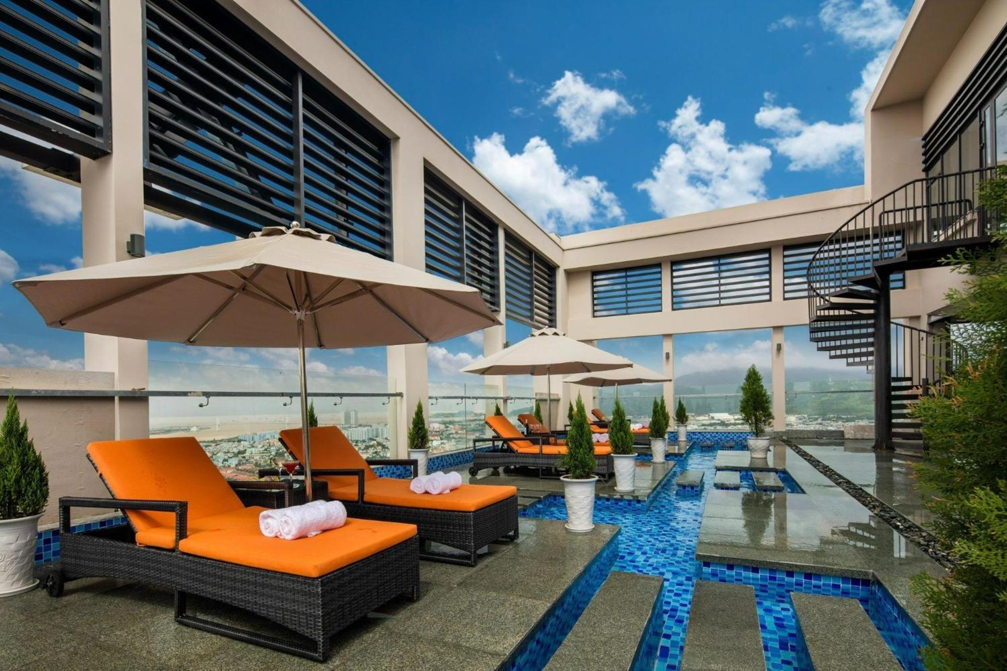 Luxury Apartment - Rooftop Swimming Pool - Beach Front - Hinata Apartment Da Nang Zewnętrze zdjęcie